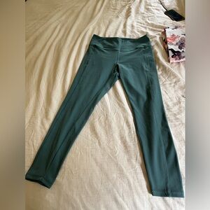 Danskin Green Leggings/ Capri 23in-Medium
